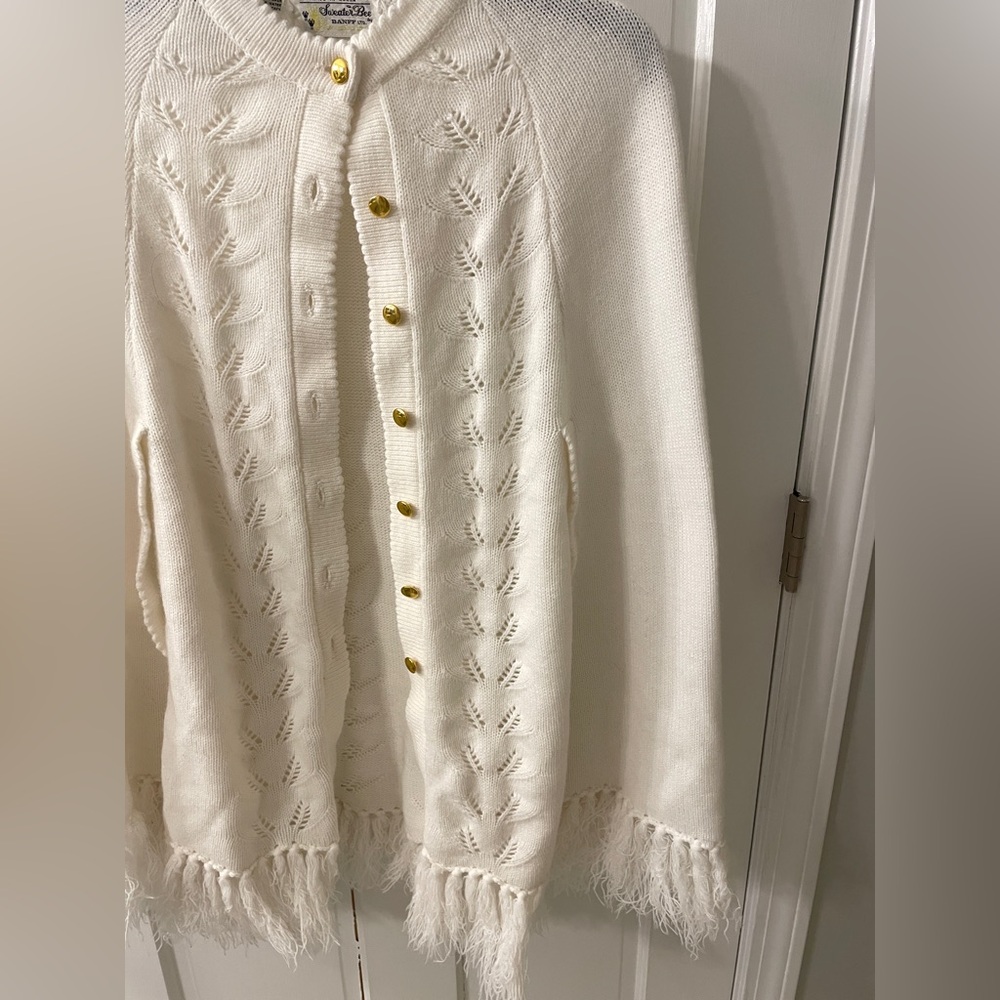 Vintage Sweater Bee By Banff Cape with Fringe - Picture 5 of 7